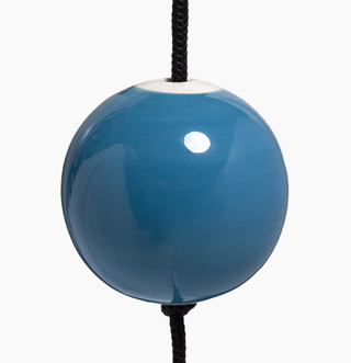 Se Nordic By Hand - Snoren - Earth - Ceramic Ball Dia: 60Mm Blue hos KræZen.dk