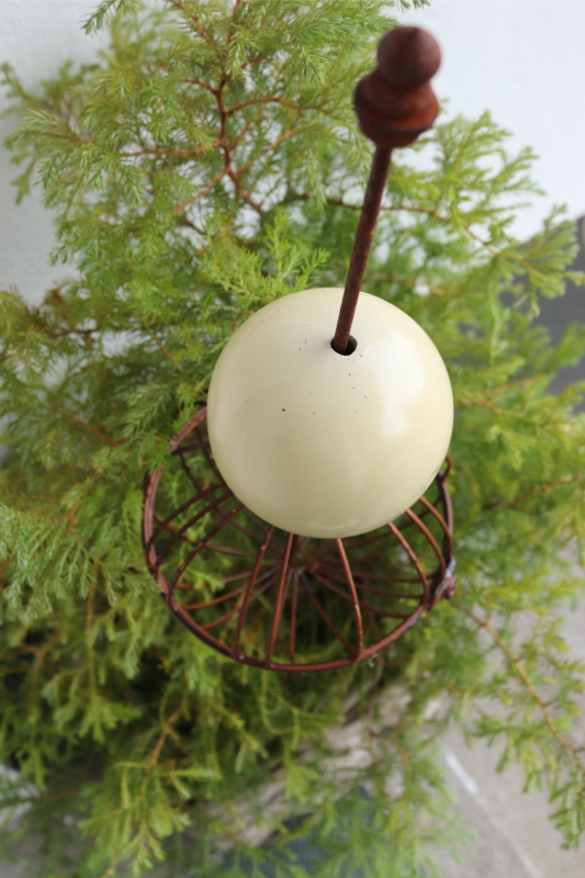 Nordic By Hand - Snoren Iron Ball/Kernen Créme/White Str. Large Dia: 13 Cm.